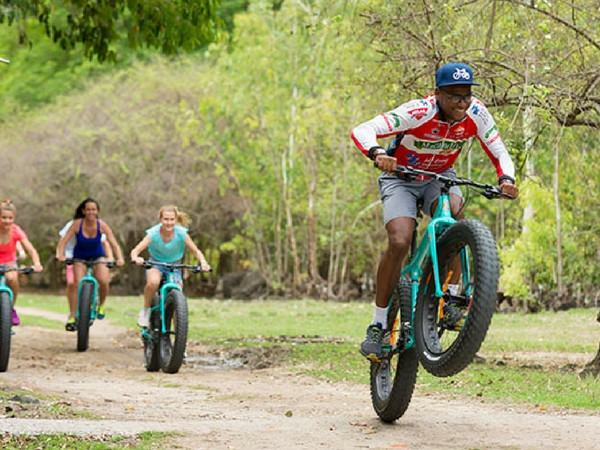 Family fat-bike excursion to spot wildlife in Wolmar Reserve