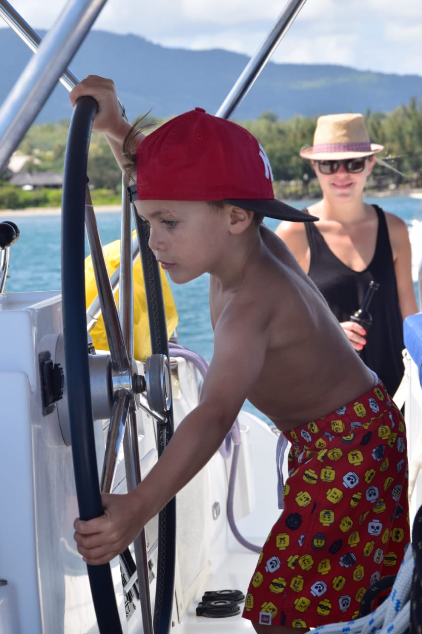 family-catamaran-cruise