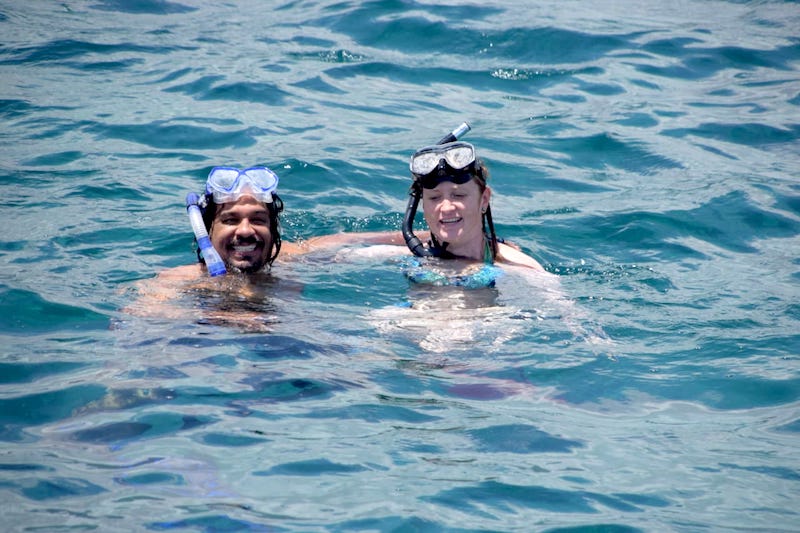 snorkelling_during_catamaran_cruise_in_mauritius